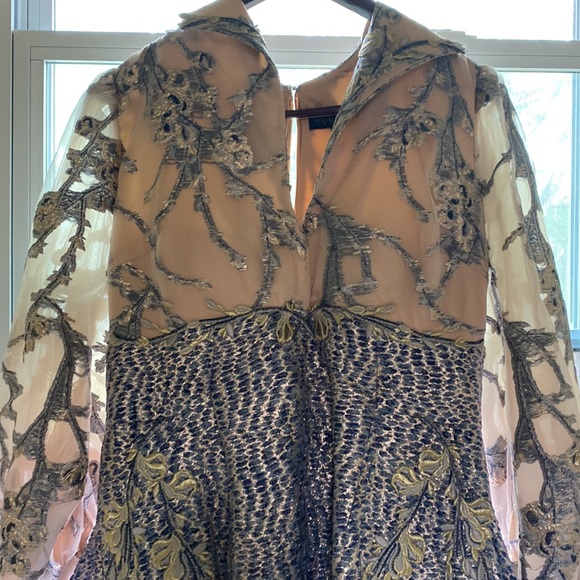 Beautiful gown - Picture 2 of 8